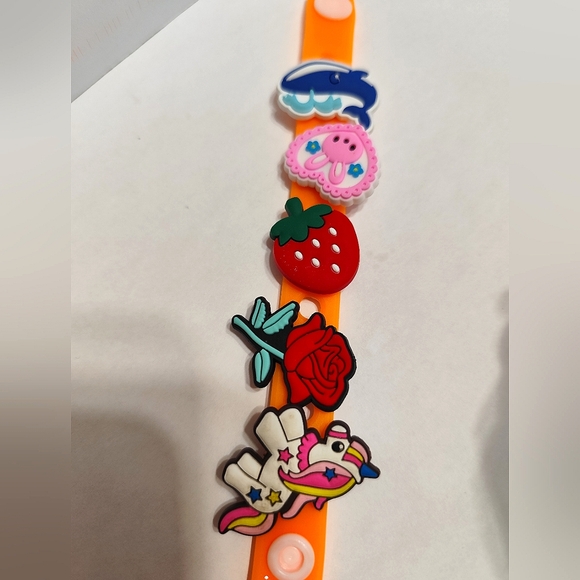 Free adds on🍭Croc Charms bracelet - Picture 1 of 4